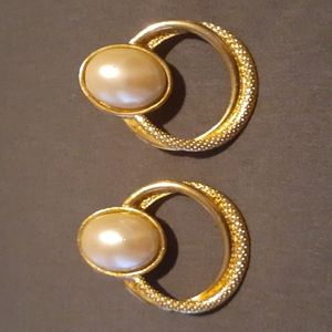 Gold Plated Circle Earrings with pearl in center. Pierce ears 1/2" X 1" ( L7 BB)